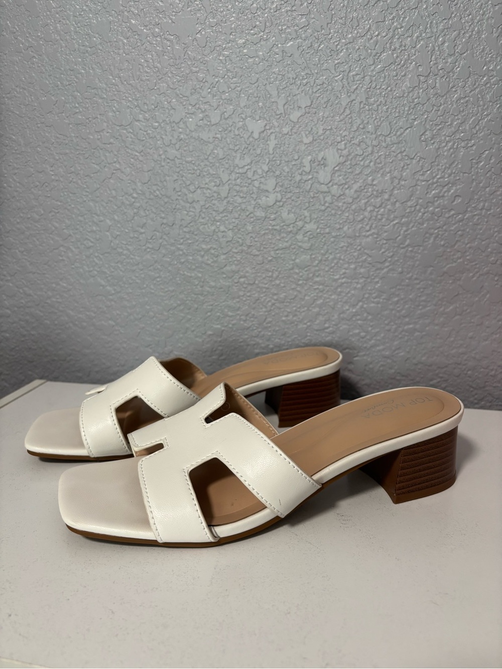 TOP Moda White Slide Mules with Low Block Heel size 7